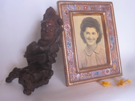 Eva lovato story teller woodcarving